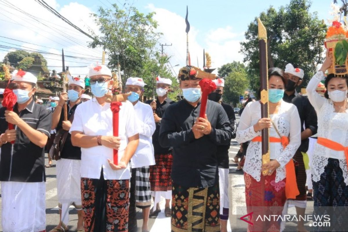 Hadiri upacara Mecaru, Bupati luncurkan maskot Bangli