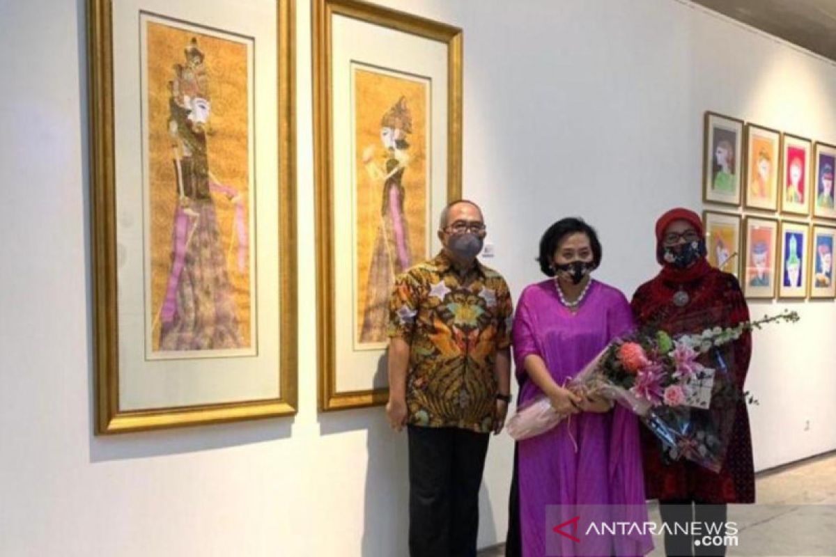 Pelukis Sasya Tranggono pamerkan lukisan wayang di Singapura