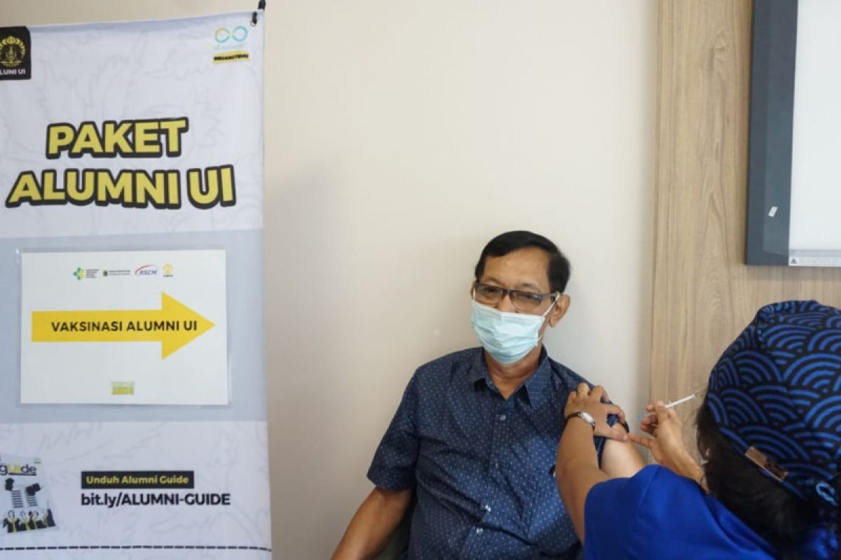 Buka sentra vaksinasi, Iluni UI dukung program vaksinasi COVID-19