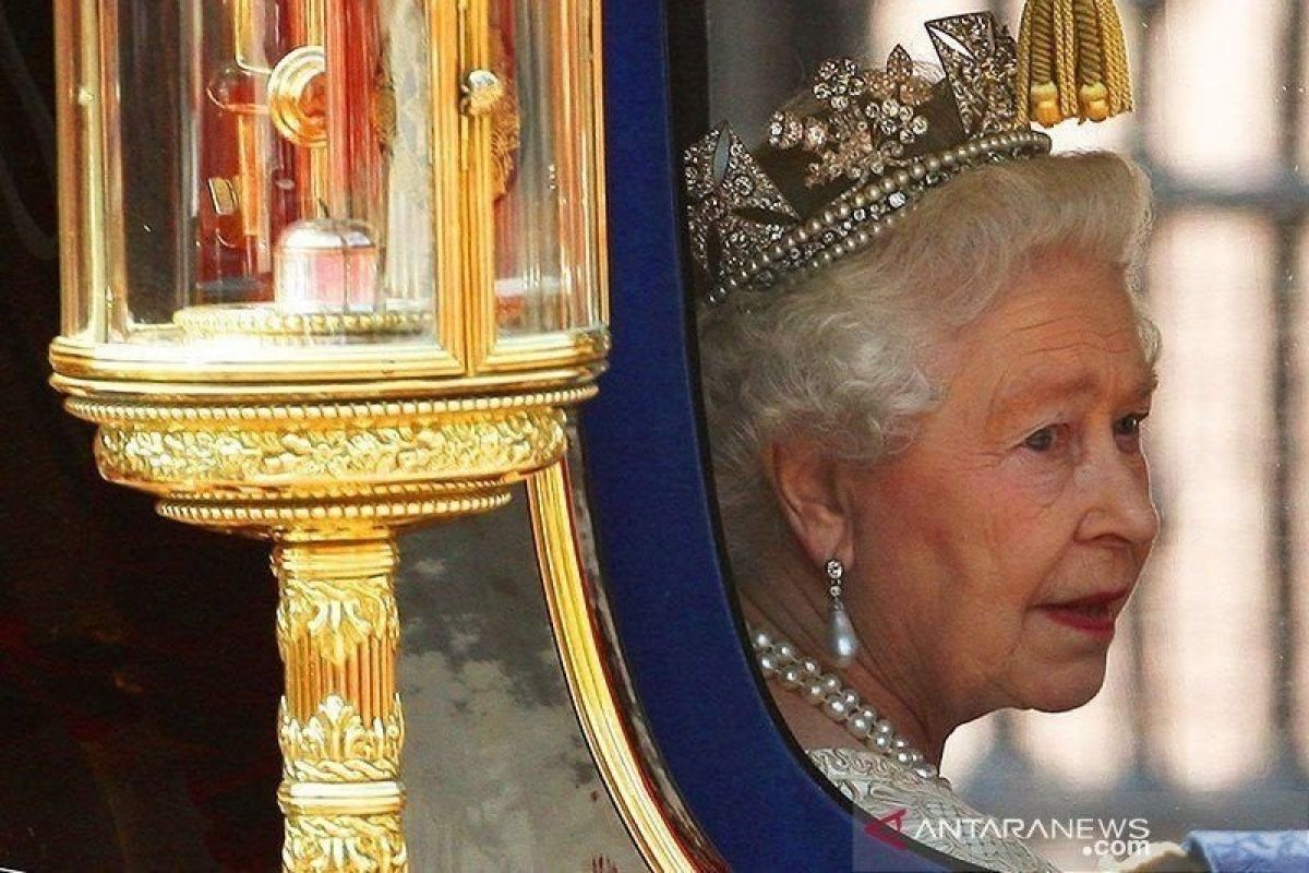 Ratu Elizabeth dari Inggris tampil  perdana depan publik sejak wawancara Oprah