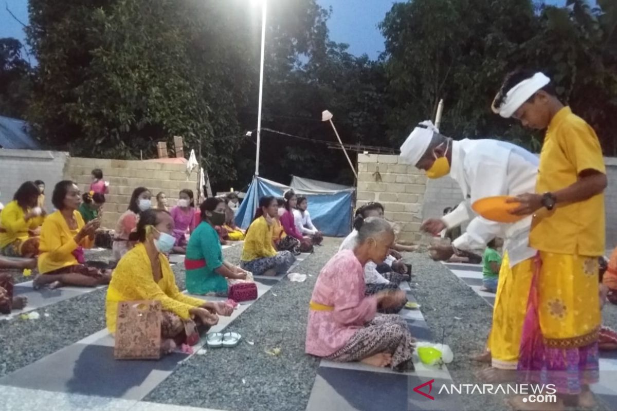 Sambut Hari Raya Nyepi, umat Hindu di HST gelar Persembahyangan Tilem