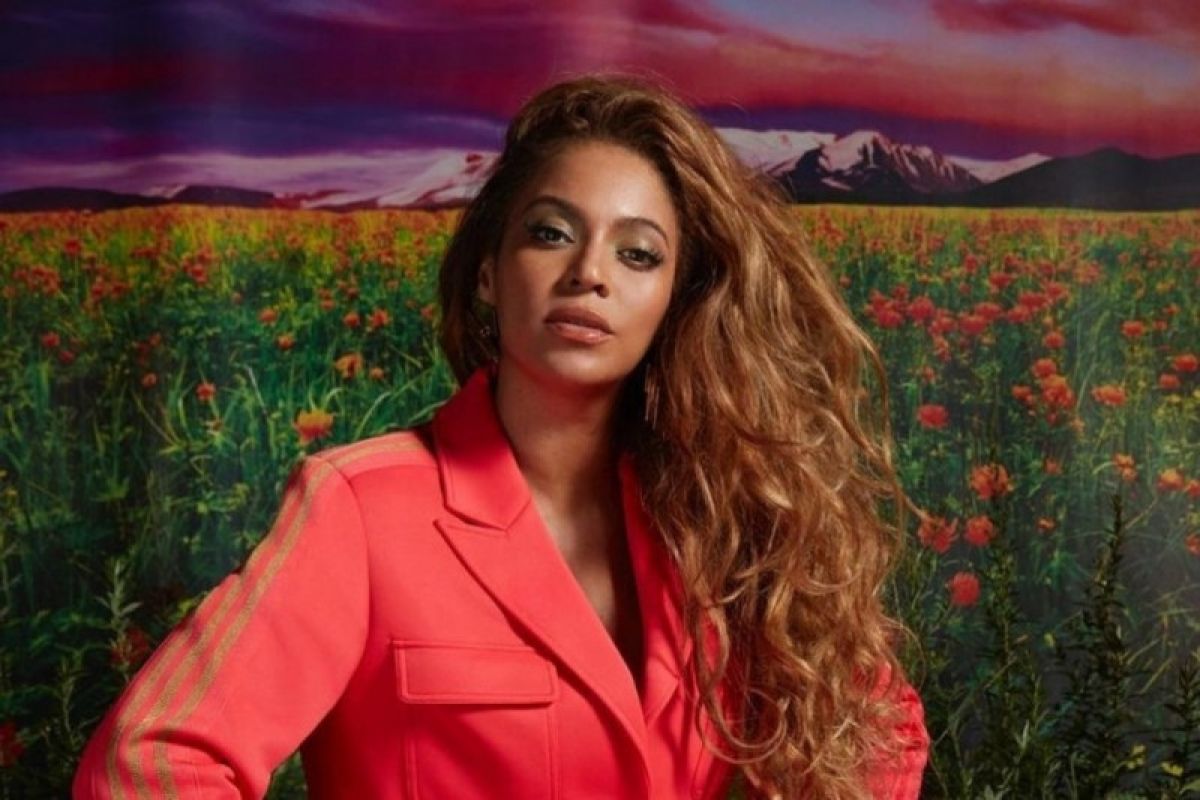 Album Beyonce bertengger di puncak tangga lagu AS