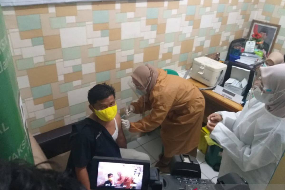 Giliran jurnalis di Kotabaru terima vaksin COVID-19