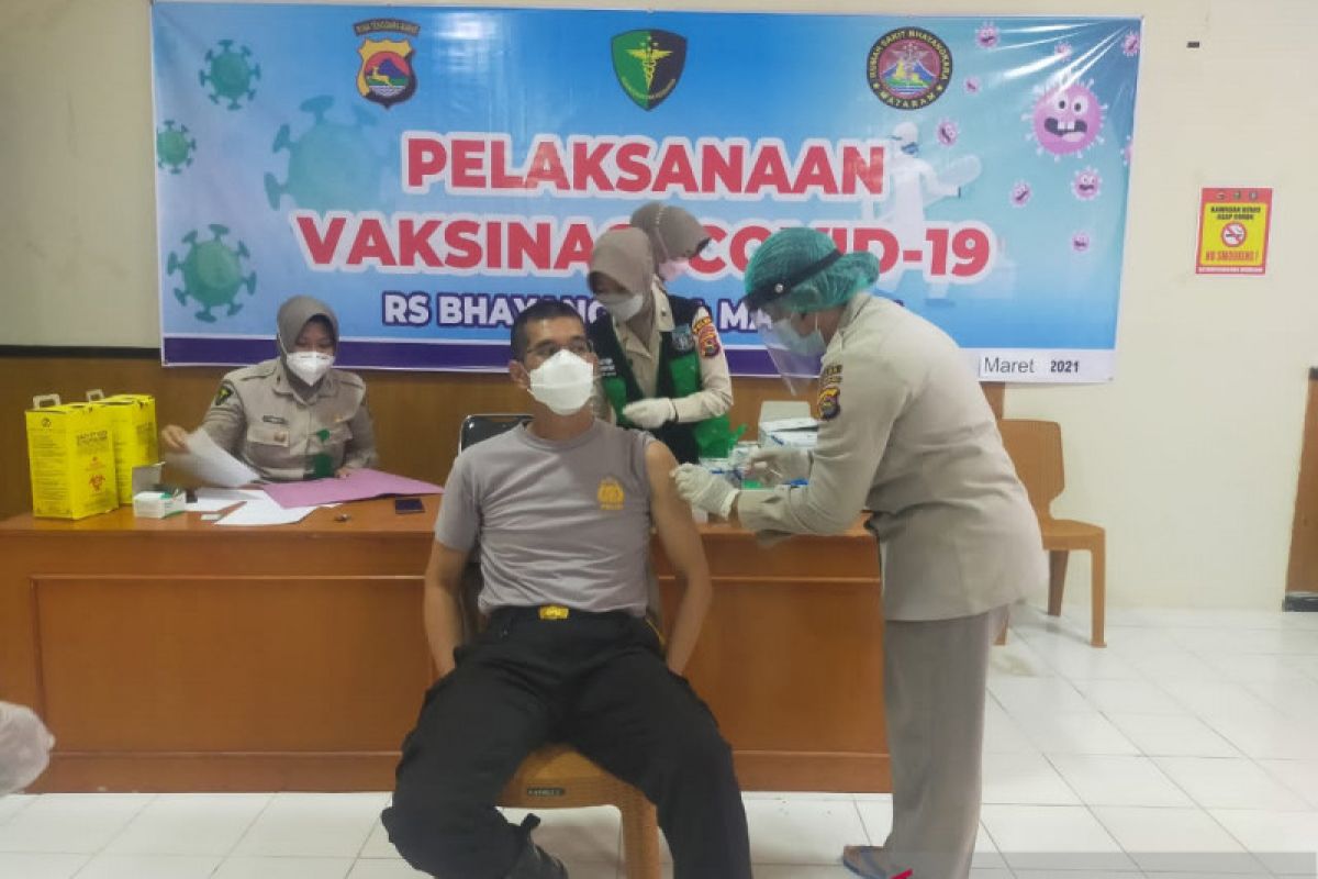 Kapolres Lombok Utara terima suntikan vaksin COVID-19