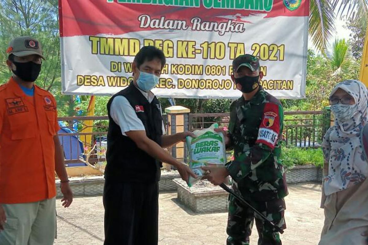 ACT Madiun salurkan 500 kg beras dukung TMMD di Pacitan