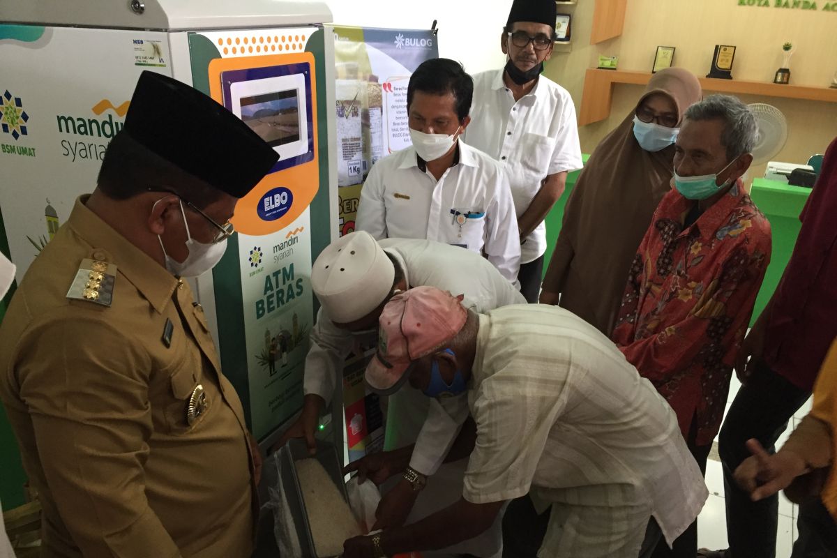 Bulog Aceh salurkan zakat beras multivitamin sebanyak dua ton