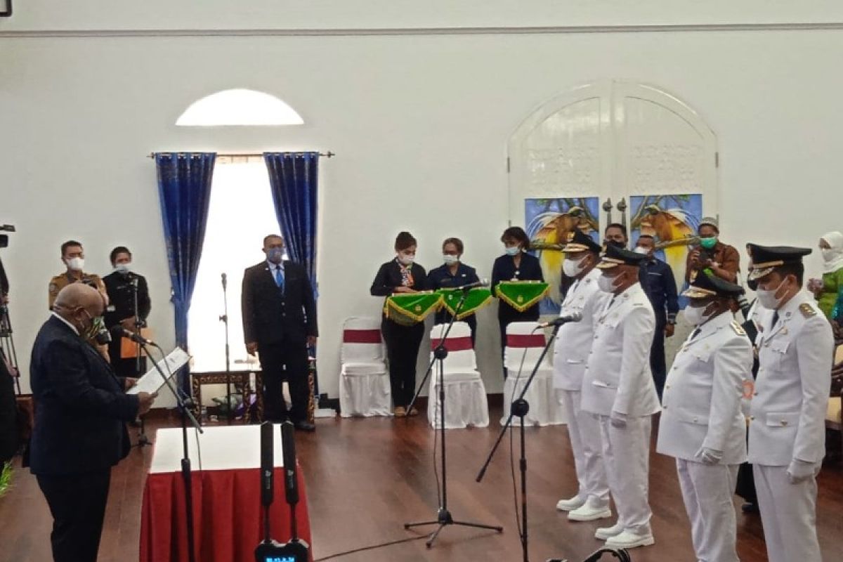 Kepala Daerah Waropen, Nduga, Boven Digoel dilantik