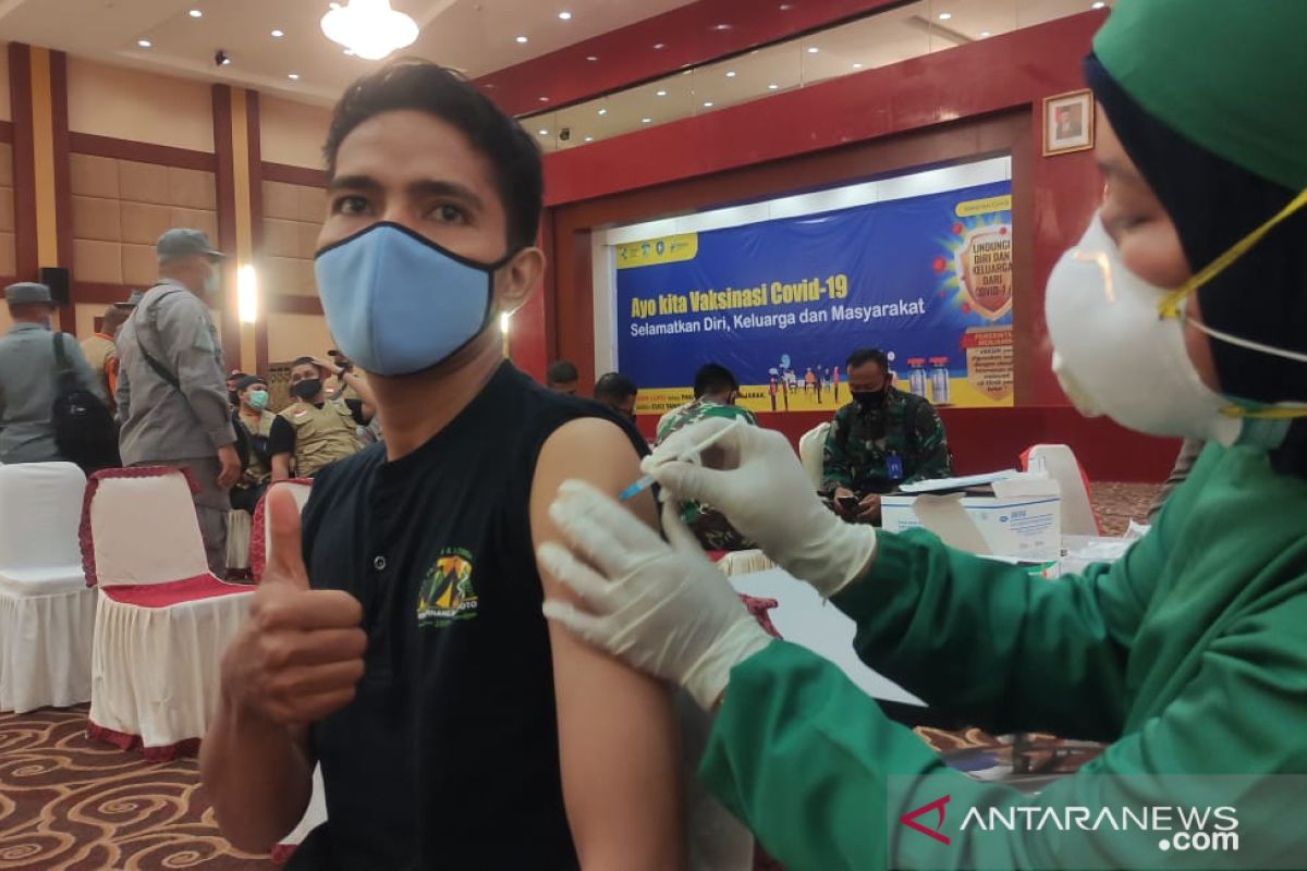 TNI/Polri hingga wartawan Kepri terima vaksin Sinovac dosis kedua