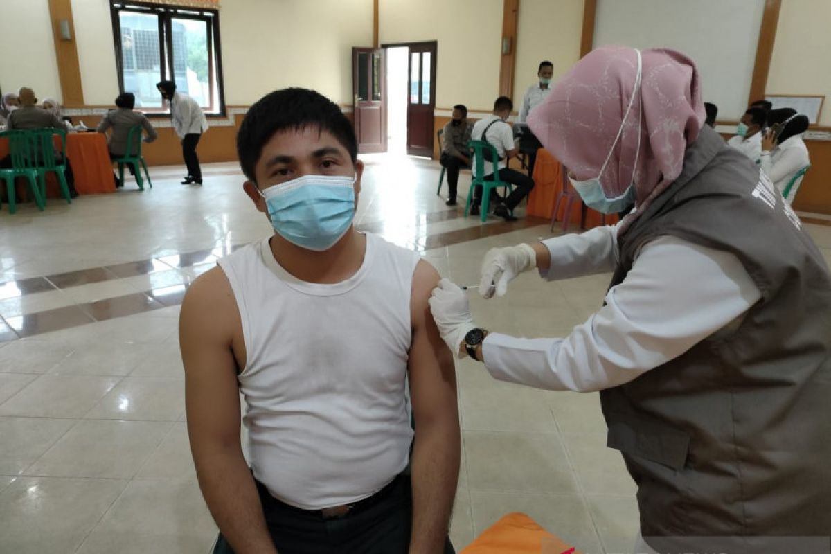 Ratusan personil Polres Batanghari disuntik vaksin