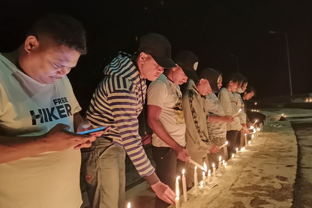 Masyarakat Kepulauan Tanimbar bakar 1.000 lilin perjuangkan hak PI 10 persen Blok Masela