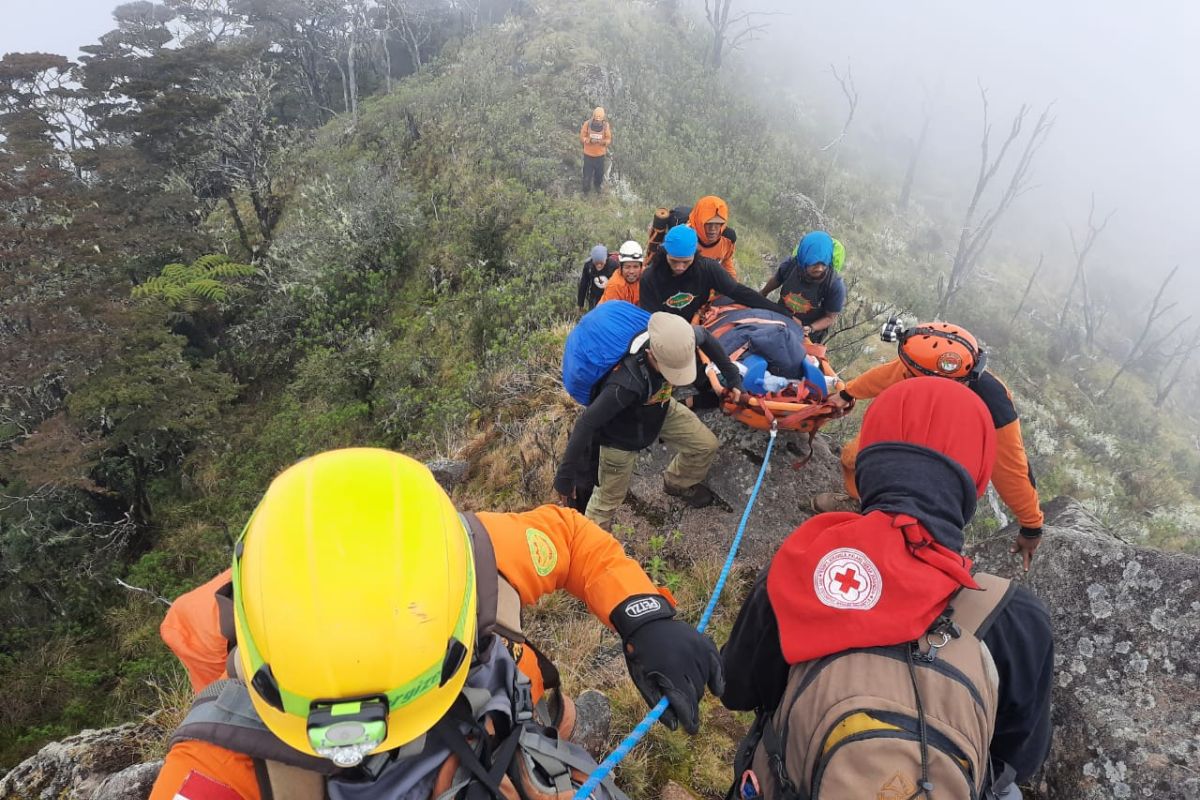 Basarnas berhasil evakuasi pendaki jatuh di jurang Gunung Lompobatang