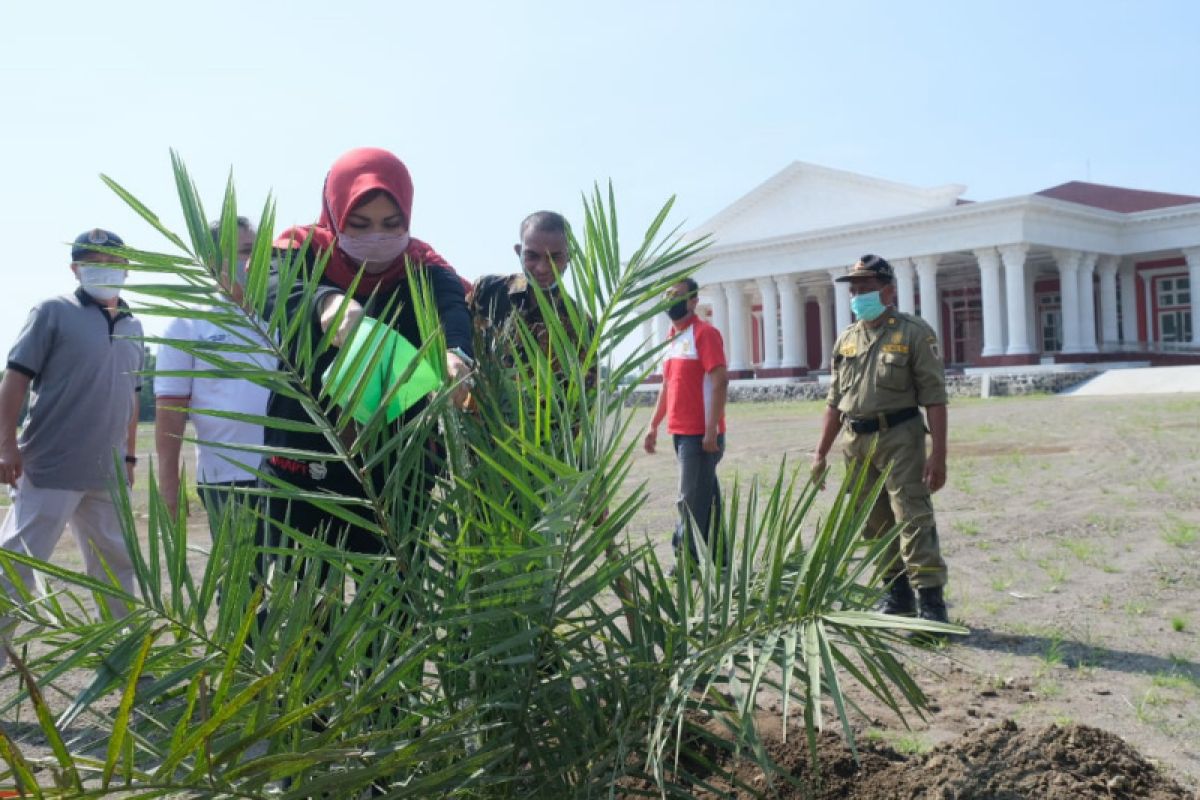 48 pohon kurma ditanam mengelilingi Masjid Merah di Klaten