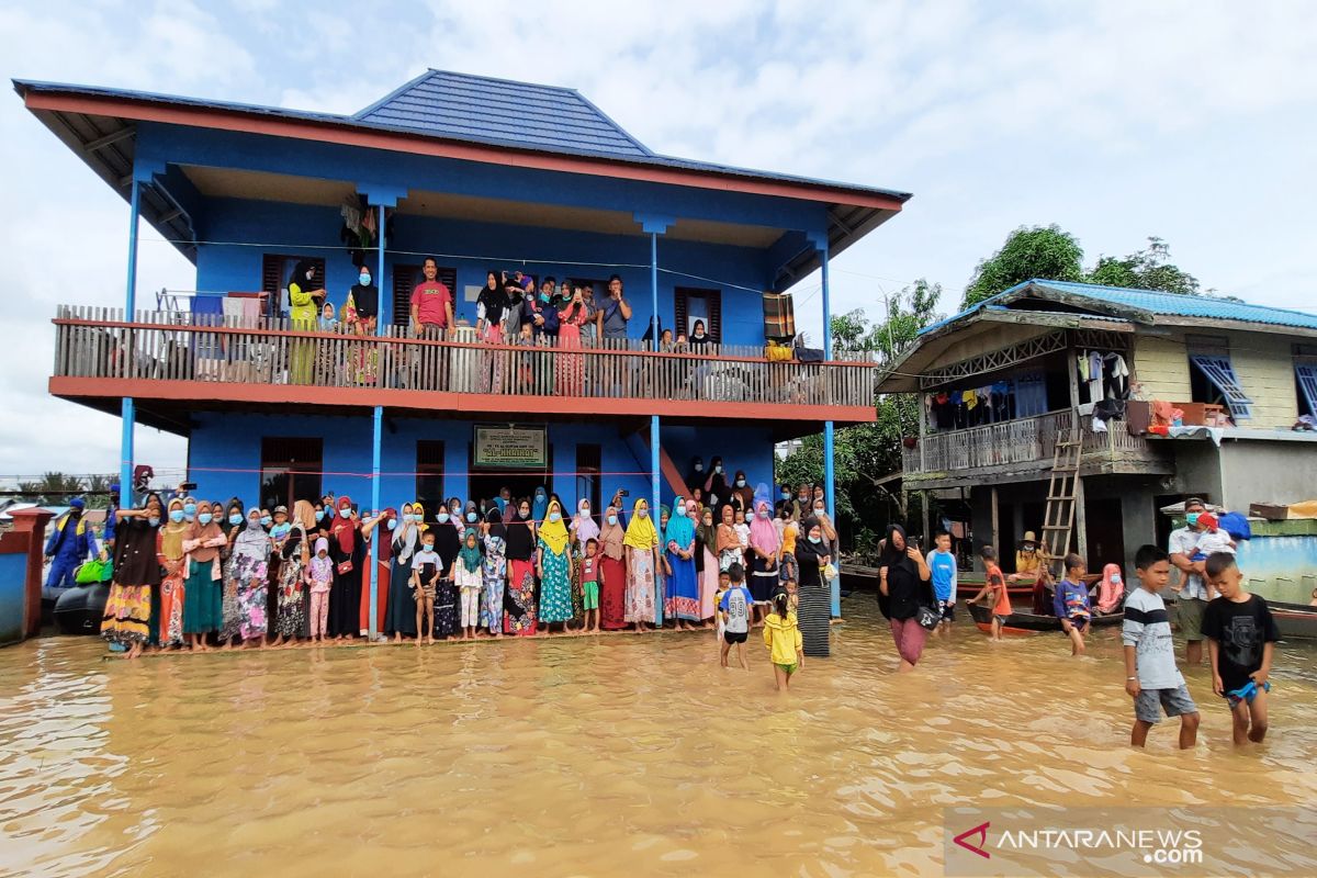 Peningkatan kasus COVID-19 di Kalsel dampak banjir dan mobilitas