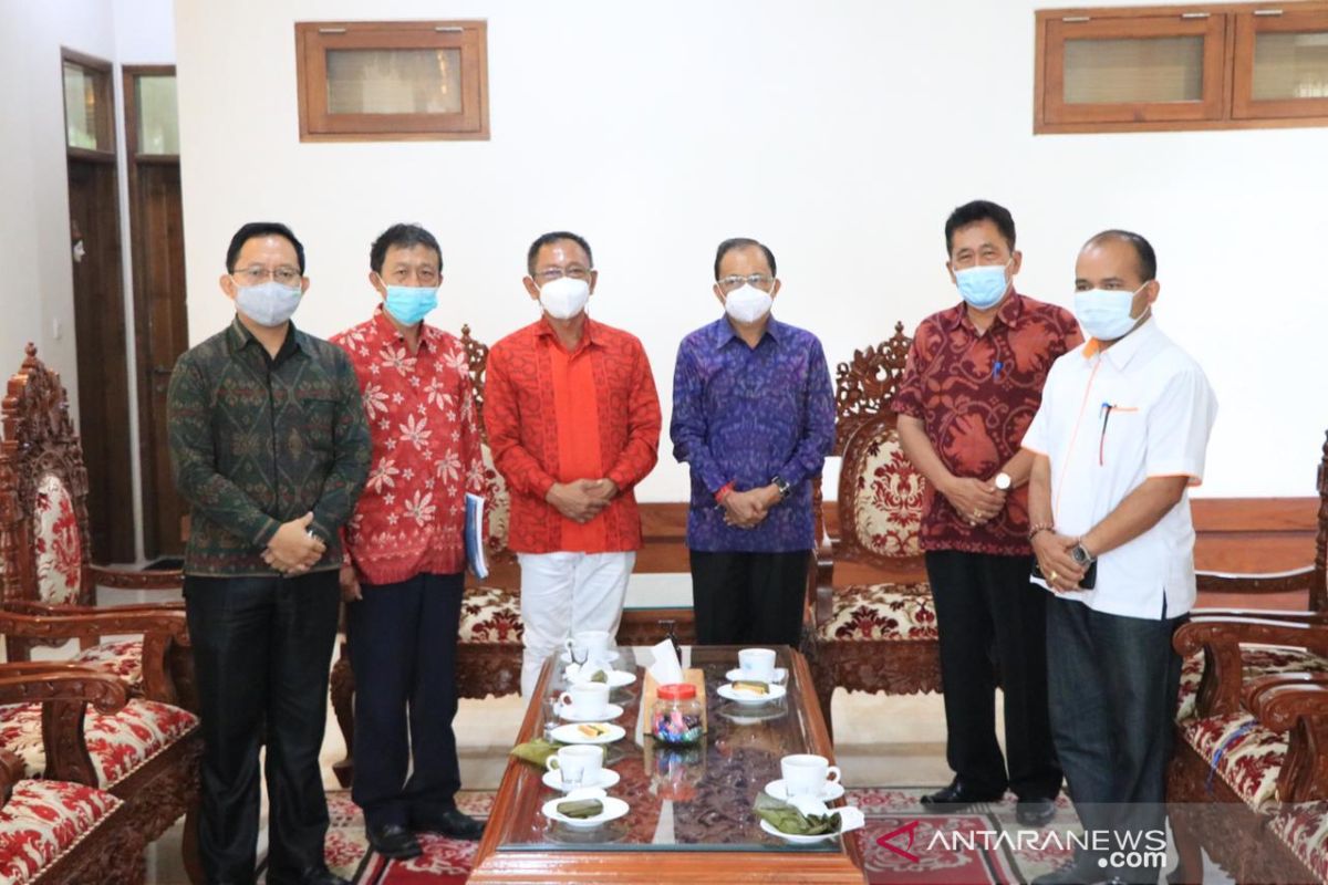 Gubernur fasilitasi vaksinasi COVID-19 pekerja migran asal Bali