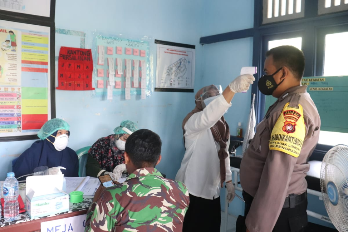 Satgas TMMD Kodim 1206/PSB rapid test bersama anggota Polri