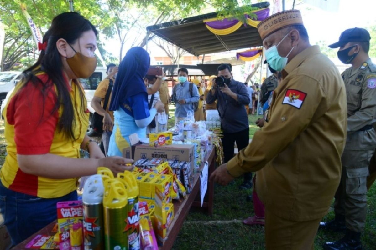 Gubernur Gorontalo buka pasar murah di Diskumperindag