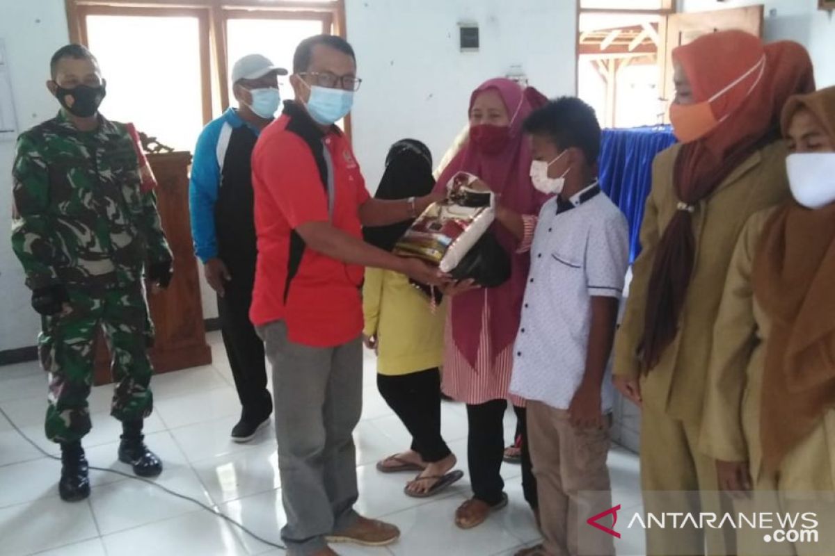 PGRI salurkan bantuan untuk guru dan siswa terdampak banjir di Probolinggo