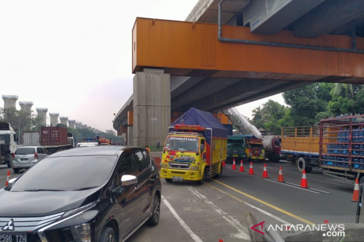 Skema lawan arah dilanjutkan atasi kepadatan Tol Jakarta-Cikampek