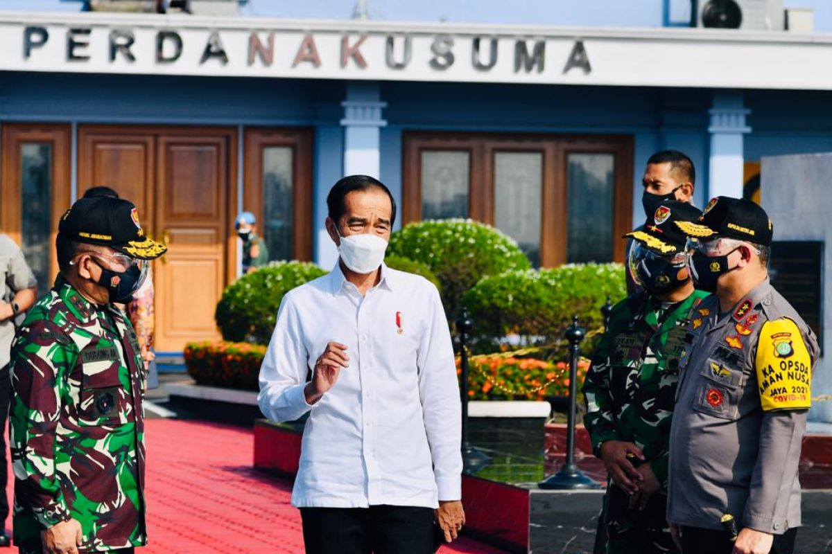 Presiden Jokowi tinjau vaksinasi massal di Gianyar dan Denpasar