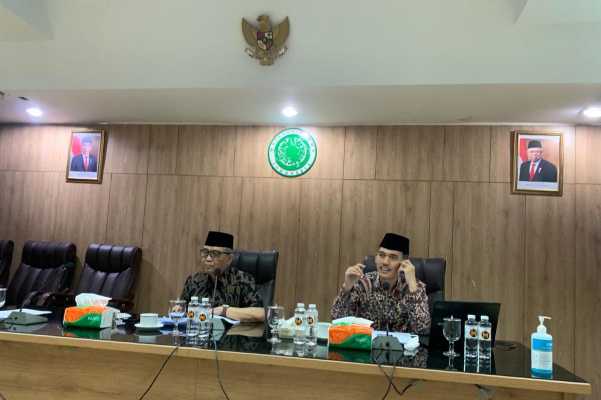 MUI keluarkan fatwa vaksinasi COVID-19 tak membatalkan puasa