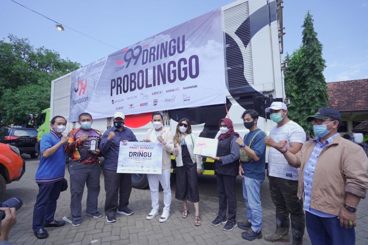 J99 Foundation salurkan bantuan satu kontainer sembako untuk warga Probolinggo