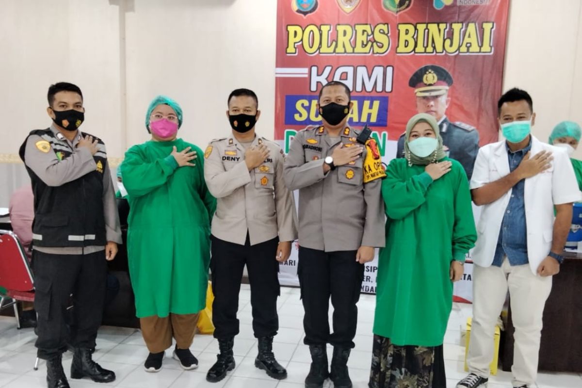 100 personel Polres Binjai lakukan vaksinasi COVID-19
