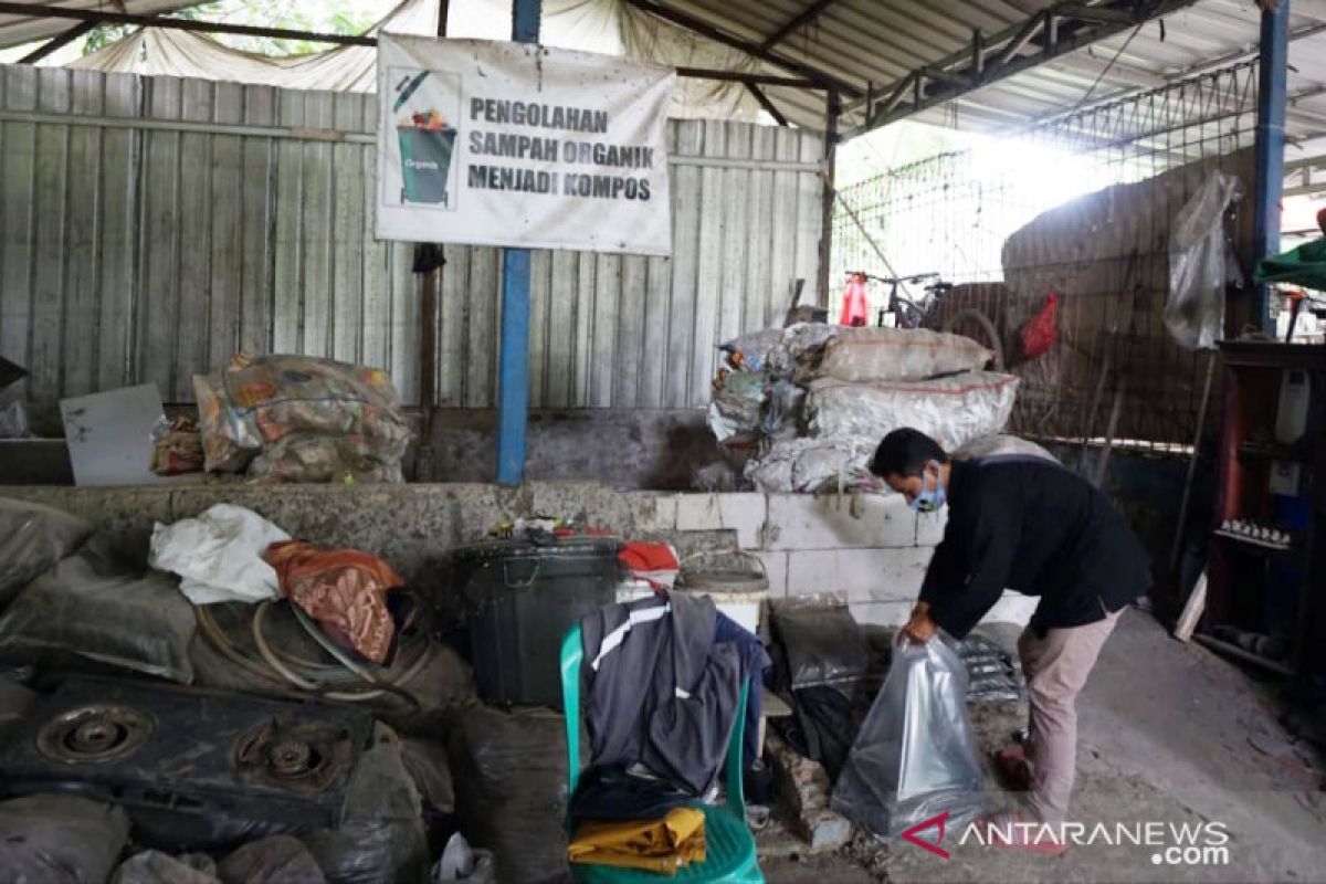 Indocement edukasi masyarakat soal daur ulang sampah secara daring