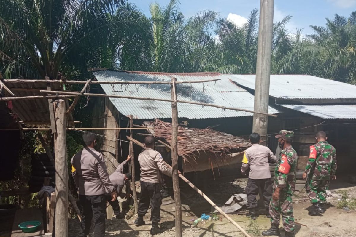 TNI bantu bangun rumah layak huni bagi fakir miskin di Abdya