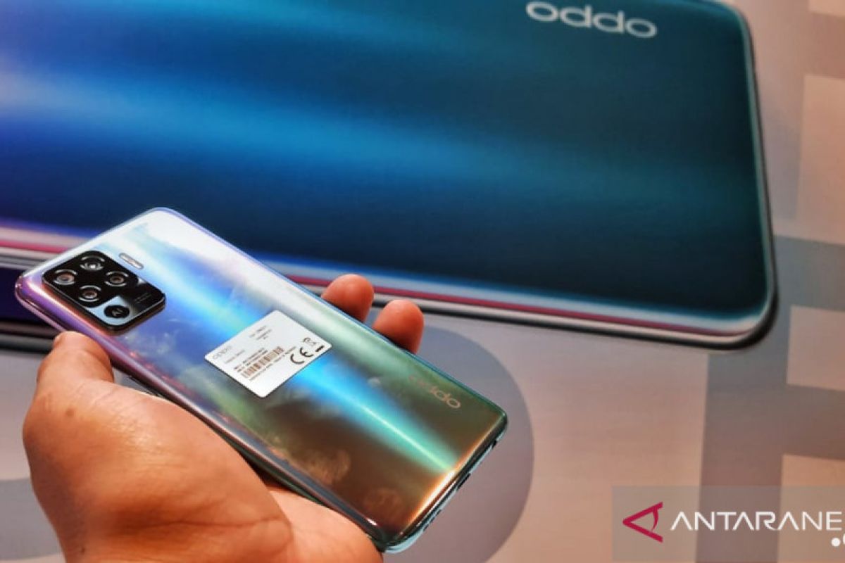 Resmi diperkenalkan , OPPO RenoF 5 tampil lebih simpel dan elegant