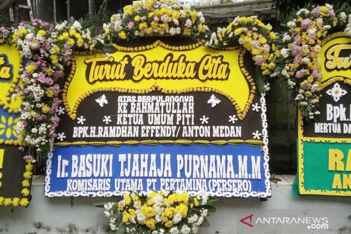 Kapolri hingga Ahok kirim karangan bunga ke rumah duka almarhum Anton Medan