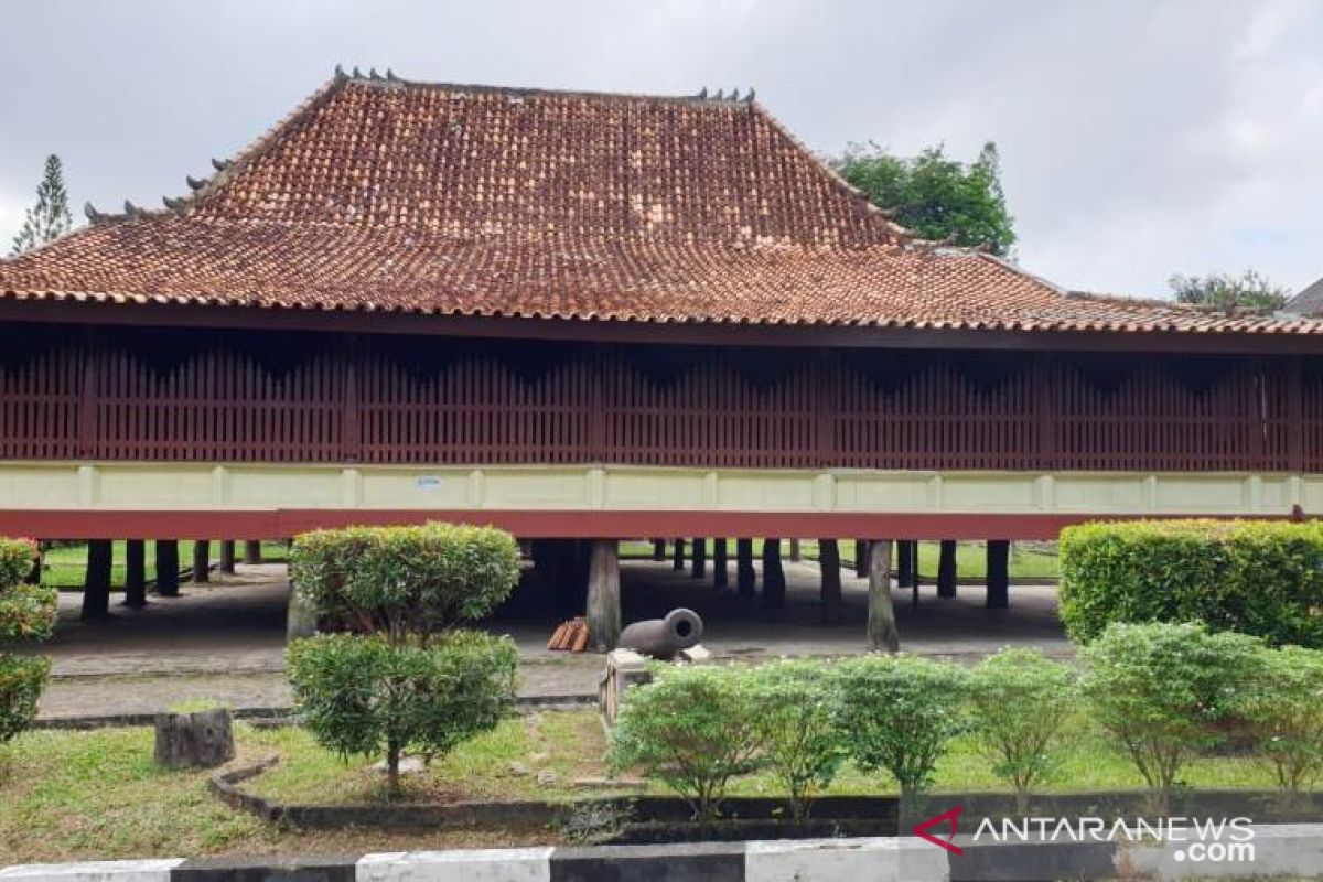 Disbudpar Sumsel lestarikan  rumah adat
