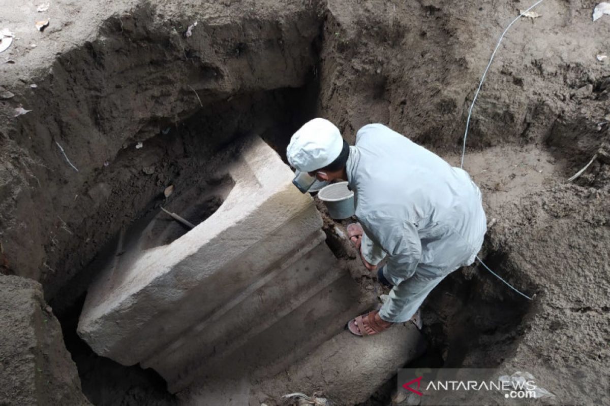 Batu yoni unik berukuran besar ditemukan di Mungkid Magelang
