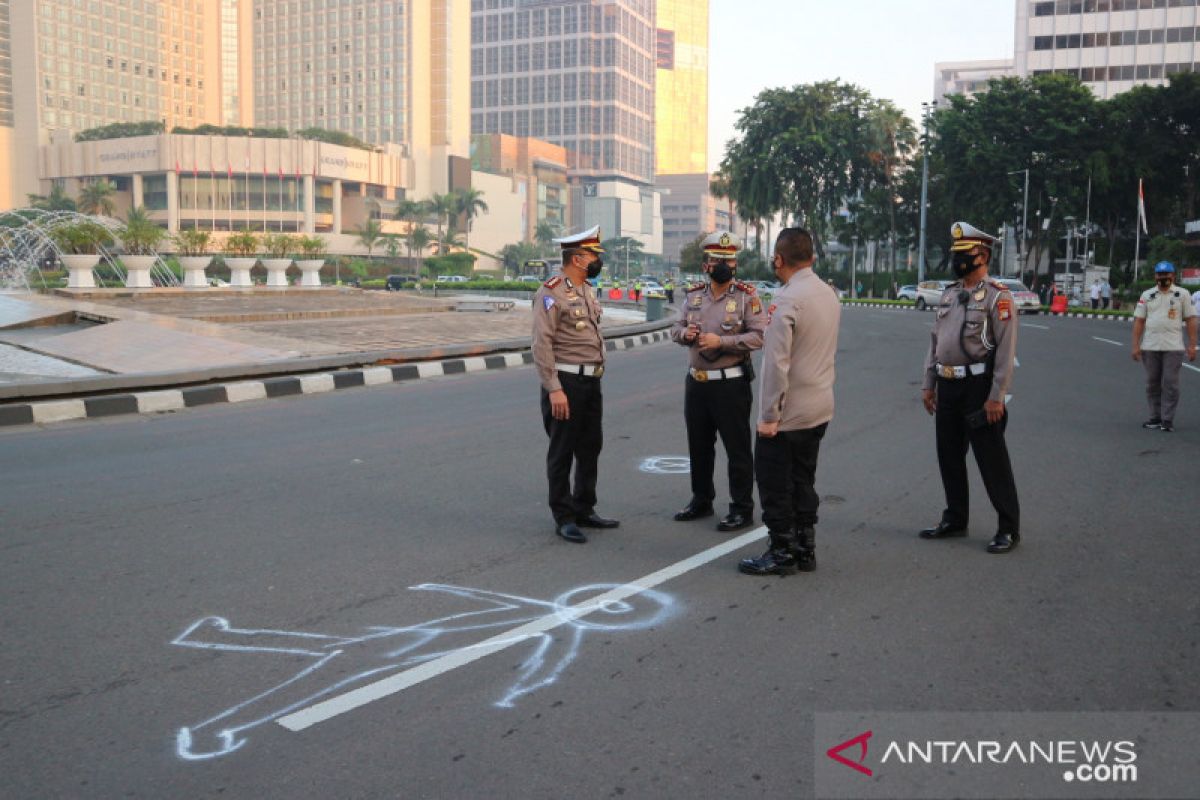 Polisi gelar olah TKP kasus mobil tabrak pesepeda di Bundaran HI Jakarta