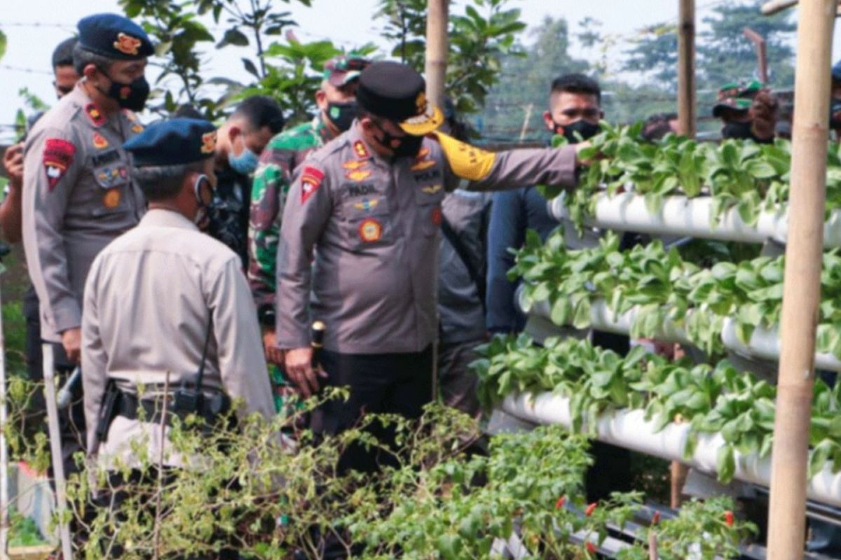 Kampung Tangguh juga didirikan di asrama Brimob Cikarang