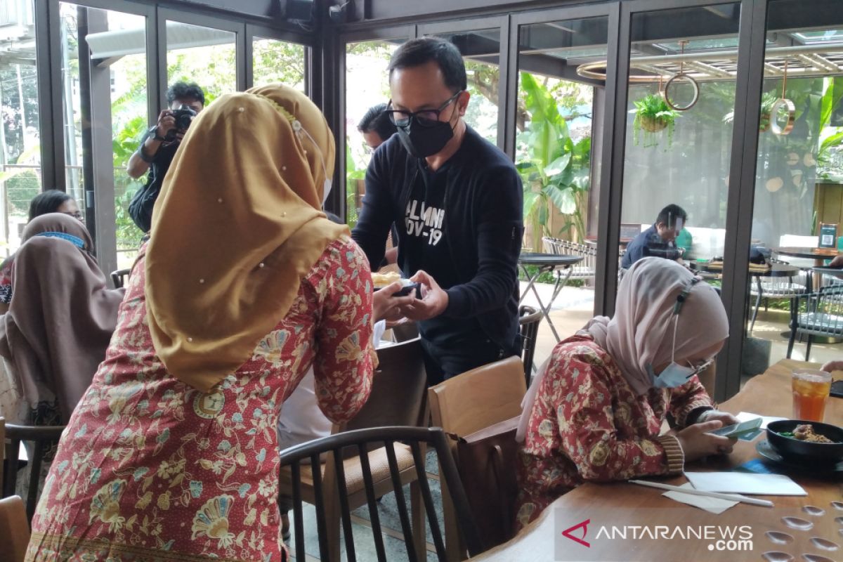 HUT ke-47 PPNI, perawat di Kota Bogor dilayani makan siang oleh wali kota