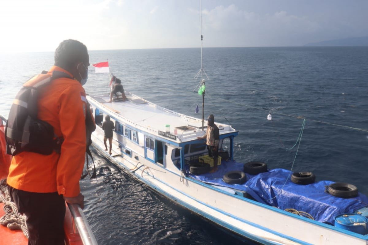 Basarnas Sorong evakuasi penumpang kecelakaan kapal di perairan Raja Ampat