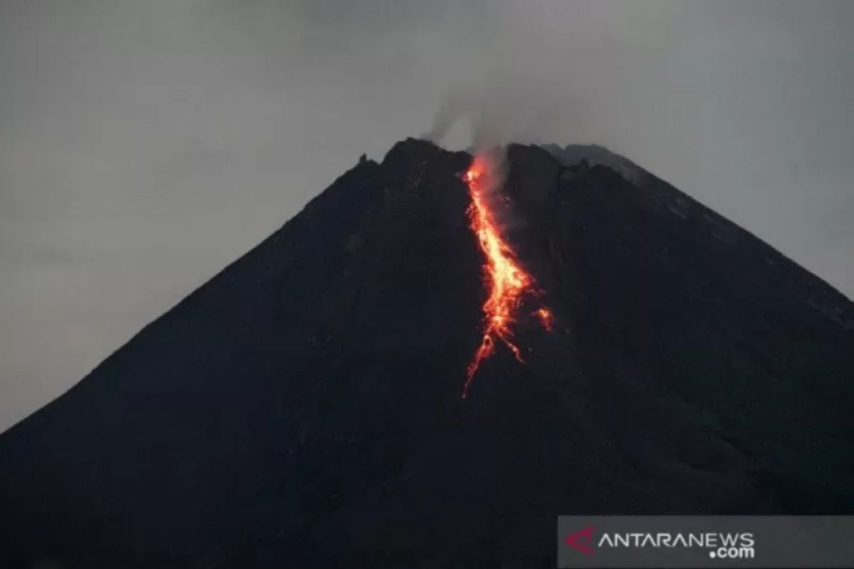 Gunung Merapi mengeluarkan 17 kali guguran lava pijar