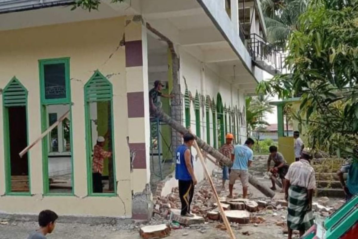 BPBD Mamuju salurkan bantuan perbaikan rumah