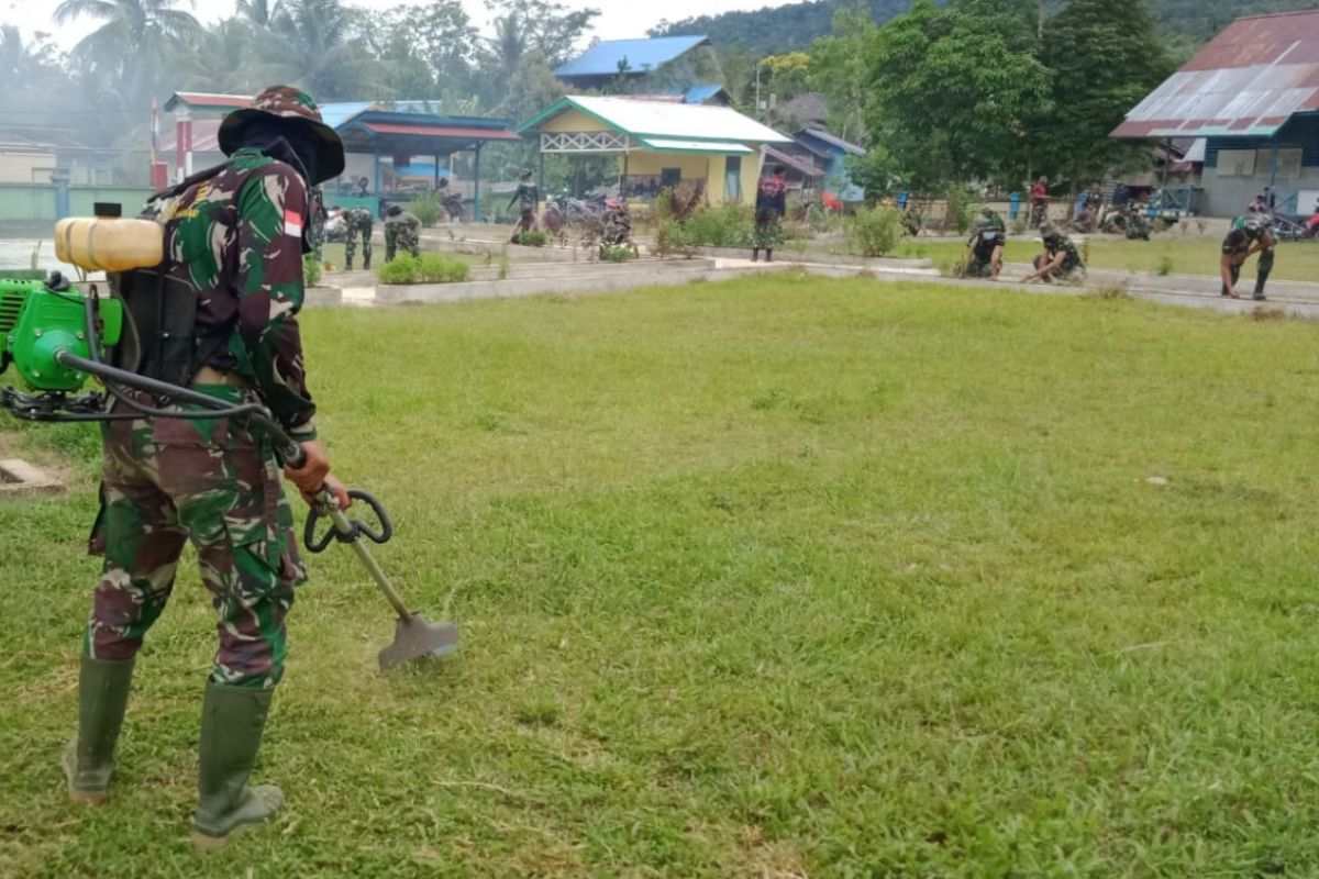 Satgas TMMD ke-110 Kodim 1206/PSB baksos di lingkungan sekolah