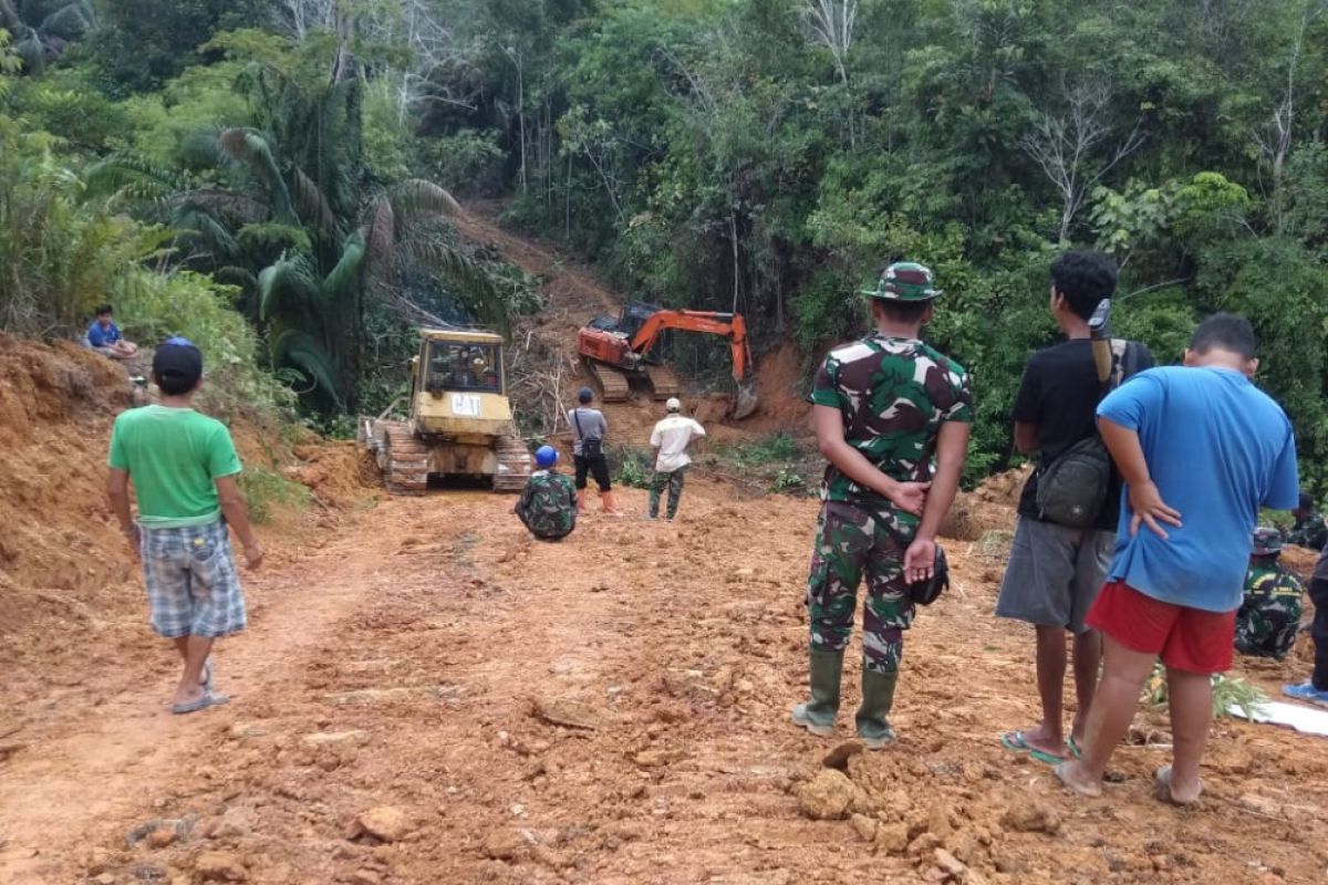 Pelaksanaan program TMMD ke 110  disambut gembira warga Desa Beringin