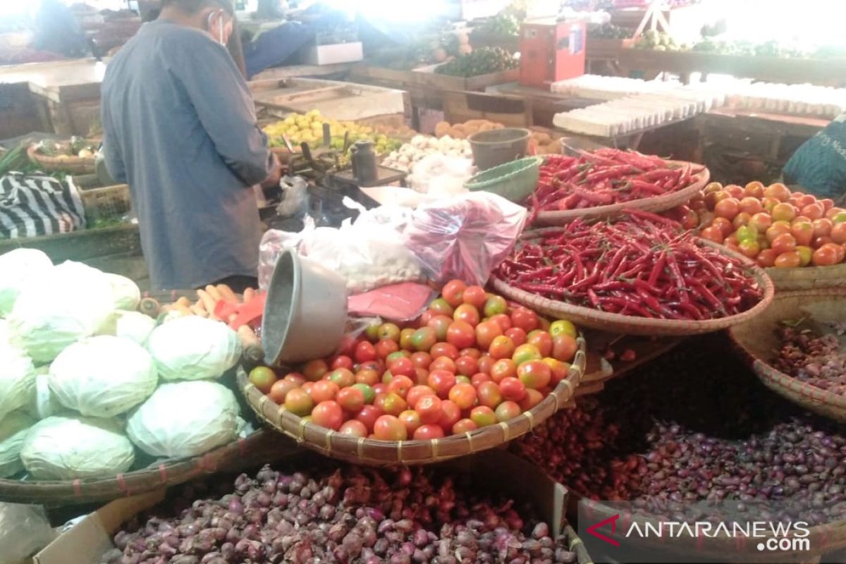 Harga cabai di pasar tradisional Kota Sukabumi berangsur turun