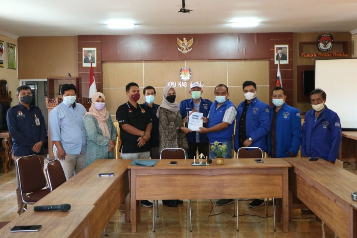 DPC Partai Demokrat Kudus serahkan berkas kepengursan resmi ke KPU