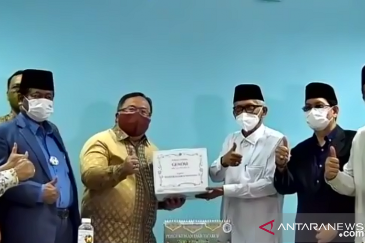 Govt donates coronavirus breathalyzer to Indonesian Ulema Council