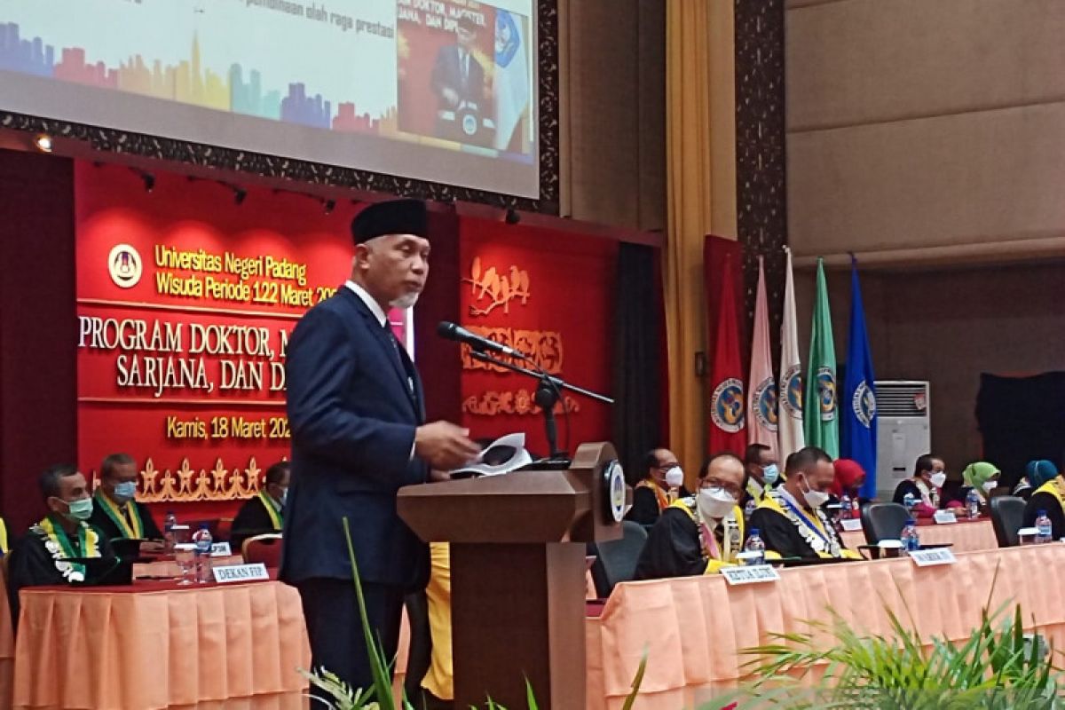 Gubernur paparkan isu strategis Megatrends 2030 di wisuda UNP ke 122