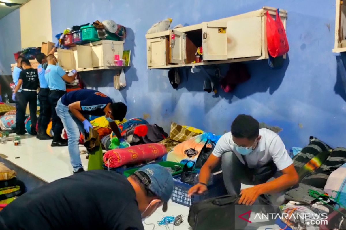 Petugas temukan senjata tajam di sel narapidana LP Padang