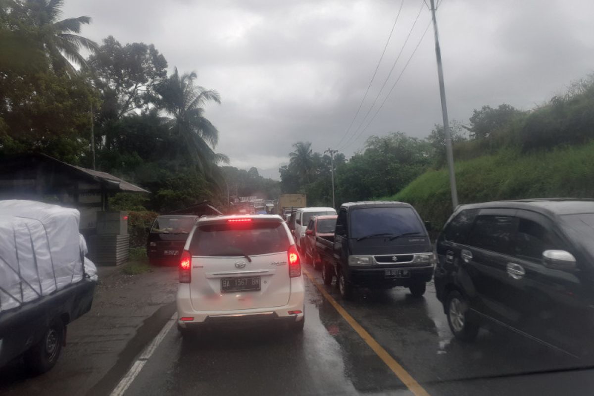 Jembatan rusak timbulkan kemacetan panjang di jalur Padang-Bukittinggi