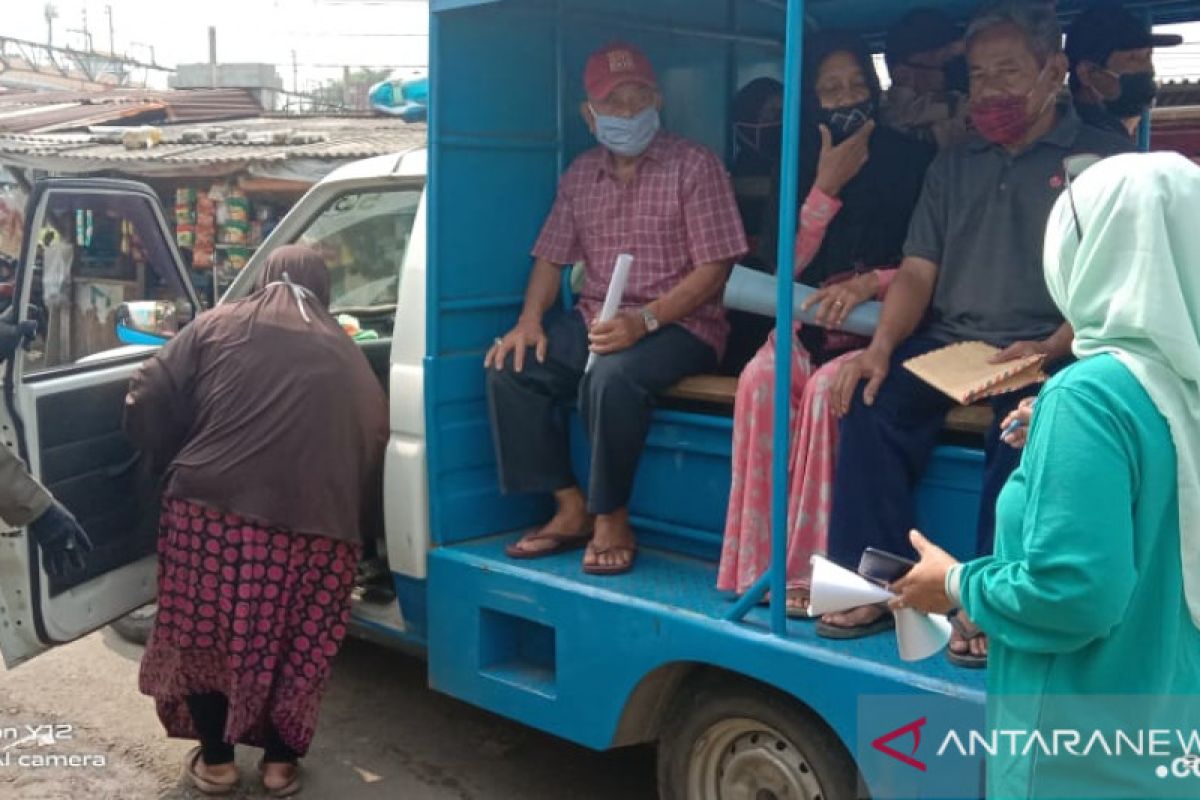 55 kendaraan Satpol PP antar-jemput lansia di Jakarta Utara
