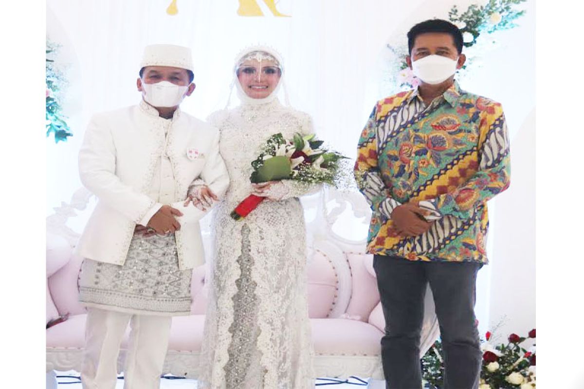 Nadalsyah hadiri resepsi pernikahan Agustiar dan Aisyah