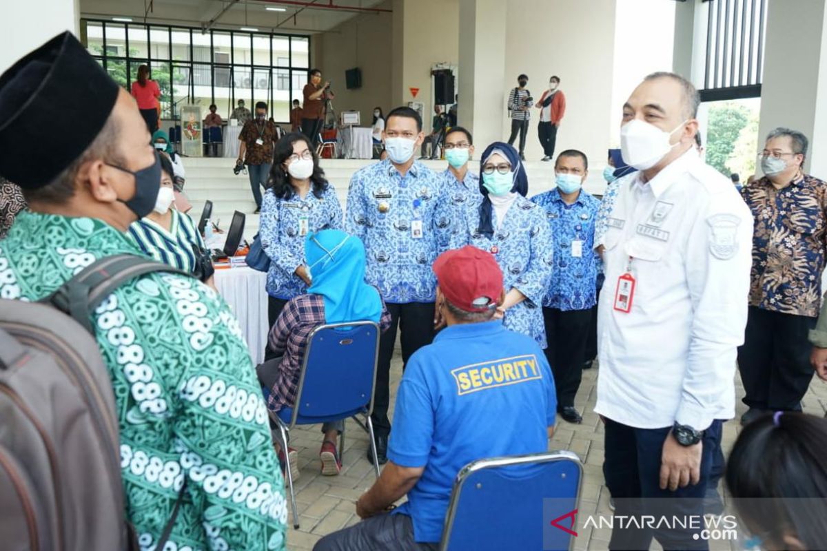 Pemkab Tangerang targetkan 10 ribu orang terima vaksin perhari