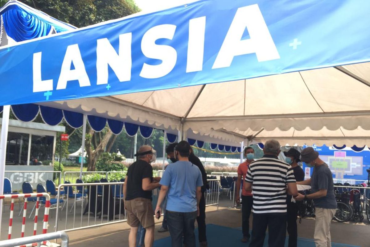 Hanya bawa KTP, Lansia Jabodetabek bisa divaksin di Istora Senayan